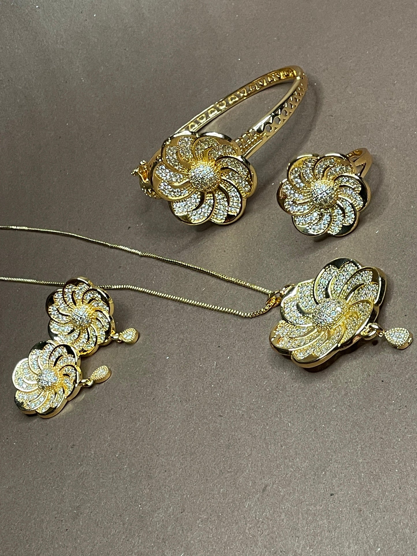 Golden Flora Jewellery set