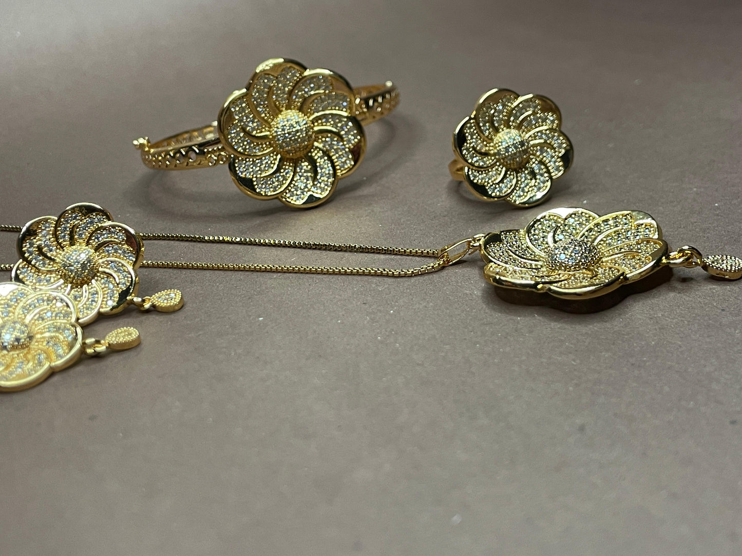 Golden Flora Jewellery set